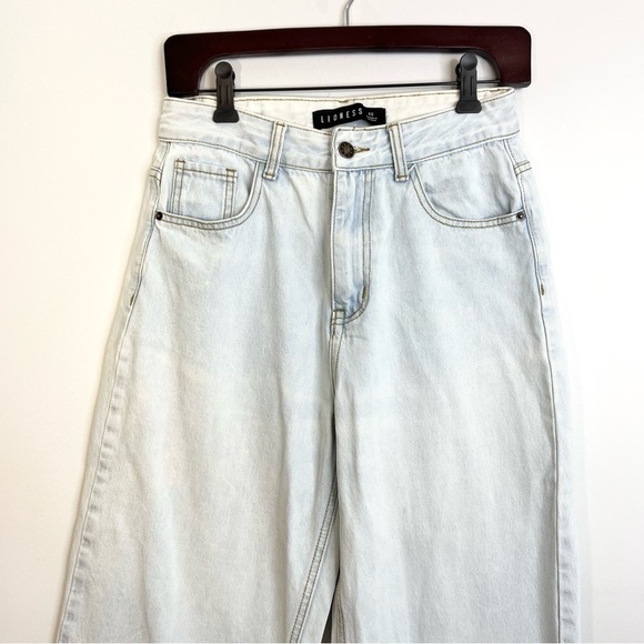 LIONESS Australia light wash high rise wide leg cropped baggy jeans XS - Picture 5 of 11